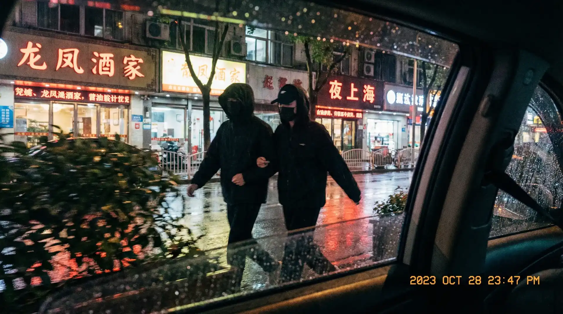 开云体育 - 顶流明星深夜密会现场抓拍照片